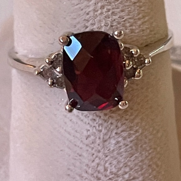 10K white gold 1.75 CTW Garnet & Diamonds ring BNWT - Picture 2 of 9